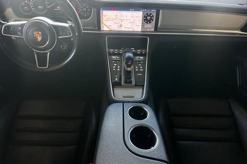 2018 Porsche Panamera 4