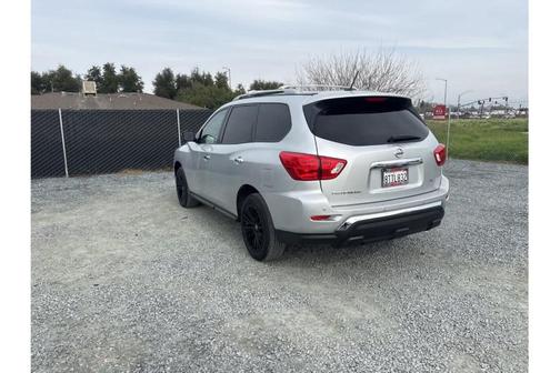 2018 Nissan Pathfinder SL