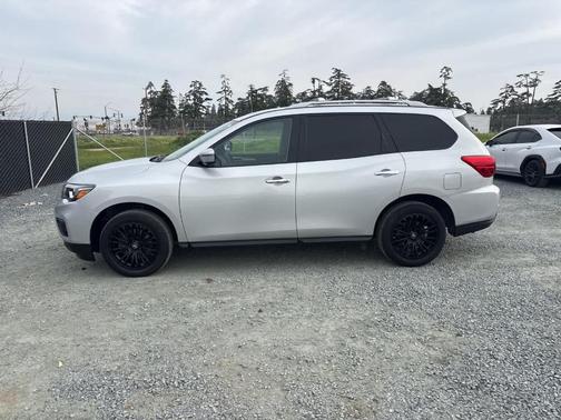 2018 Nissan Pathfinder SL