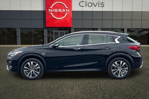 2017 INFINITI QX30 Premium