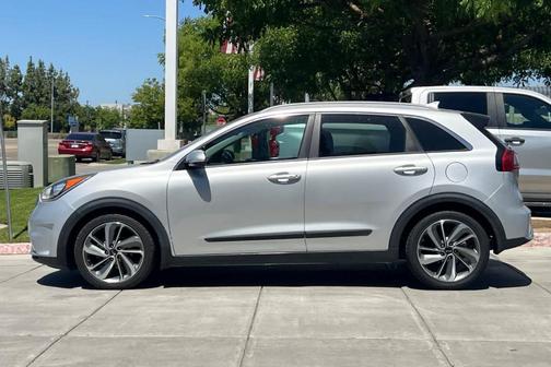 Silky Silver 2018 Kia Niro Touring