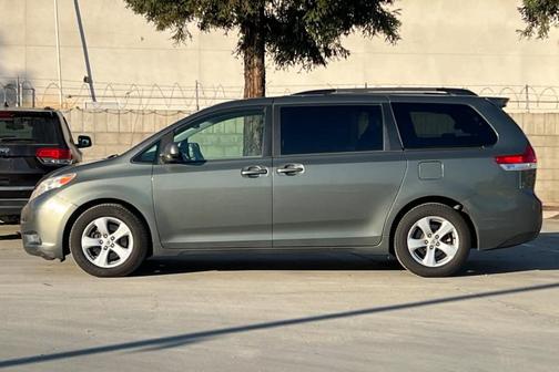2014 Toyota Sienna LE