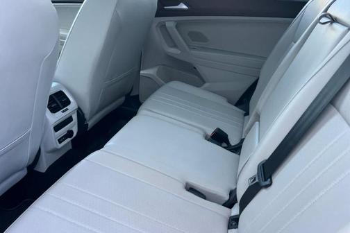 Deep Black Pearl Effect 2023 Volkswagen Tiguan 2.0T SE R-Line Black