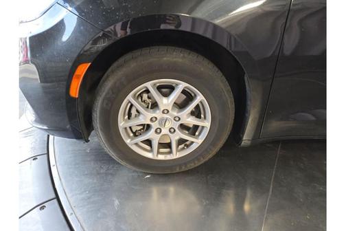 Brilliant Black Crystal Pearlcoat 2023 Chrysler Pacifica Touring-L