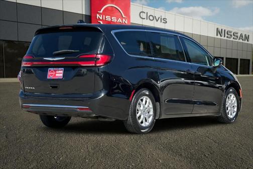 2023 Chrysler Pacifica Touring-L
