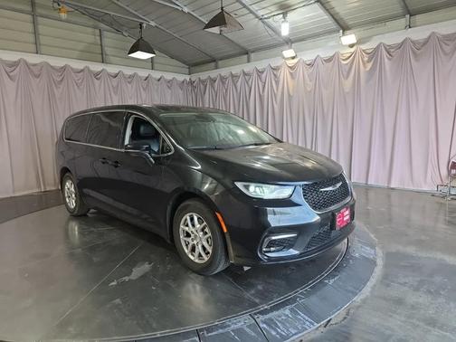 2023 Chrysler Pacifica Touring-L