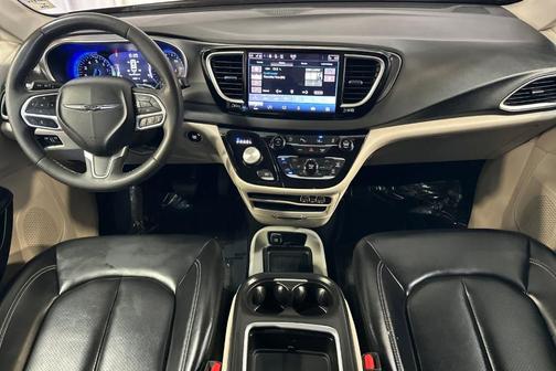 2023 Chrysler Pacifica Touring-L