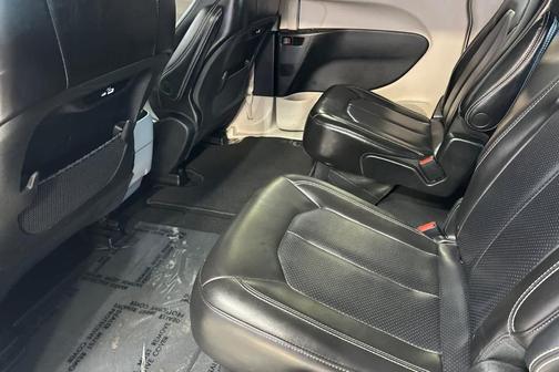 2023 Chrysler Pacifica Touring-L