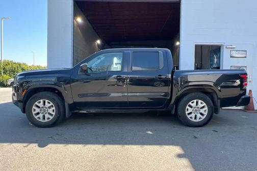 Black 2024 Nissan Frontier SV