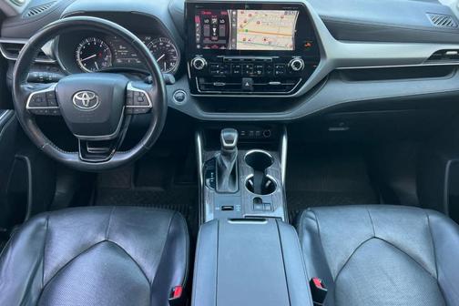 2022 Toyota Highlander Platinum