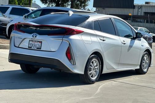 Classic Silver Metallic 2022 Toyota Prius Prime LE