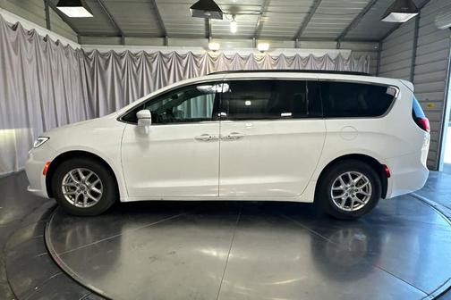 2022 Chrysler Pacifica Touring-L