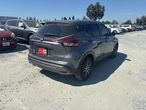 Gun Metallic 2021 Nissan Kicks S