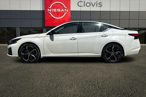Pearl White Tri-Coat 2024 Nissan Altima 2.5 SR