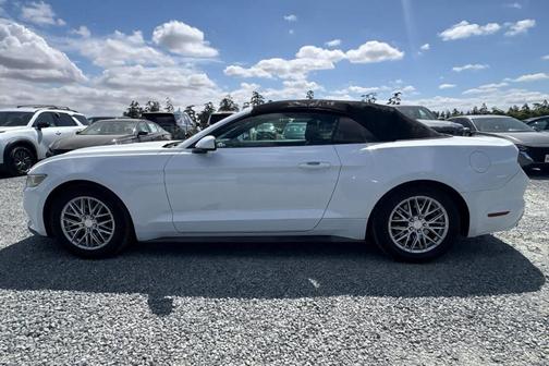 Oxford White 2016 Ford Mustang V6