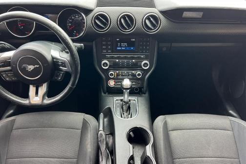 Oxford White 2016 Ford Mustang V6