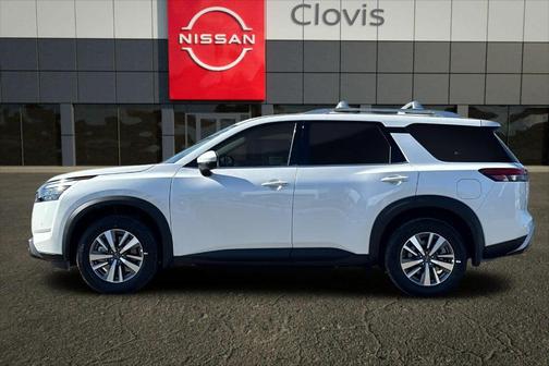 2025 Nissan Pathfinder SL