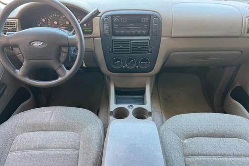 2005 Ford Explorer XLS