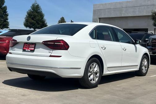 Pure White 2017 Volkswagen Passat 1.8T S