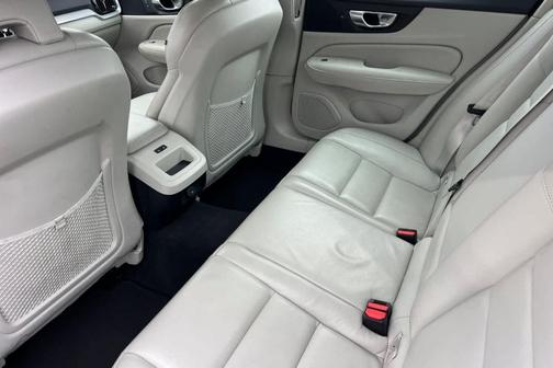 2024 Volvo S60 B5 Plus Dark Theme