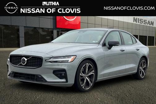 2024 Volvo S60 B5 Plus Dark Theme