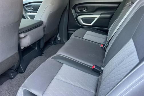 2023 Nissan Titan SV