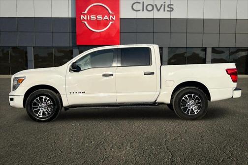 2023 Nissan Titan SV