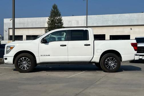 2023 Nissan Titan SV