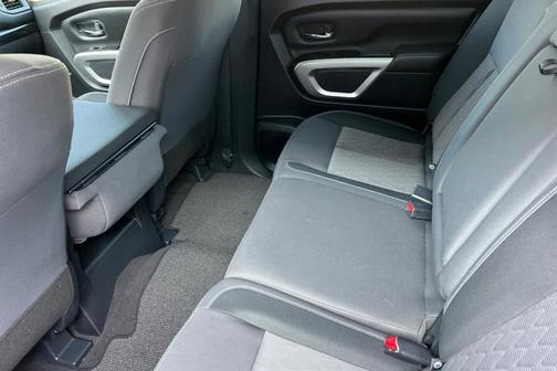 2023 Nissan Titan SV