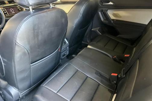 Deep Black Pearl Effect 2018 Volkswagen Tiguan 2.0T S