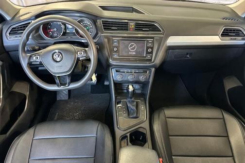 Deep Black Pearl Effect 2018 Volkswagen Tiguan 2.0T S