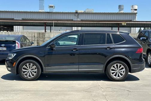 Deep Black Pearl Effect 2018 Volkswagen Tiguan 2.0T S
