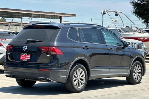 Deep Black Pearl Effect 2018 Volkswagen Tiguan 2.0T S