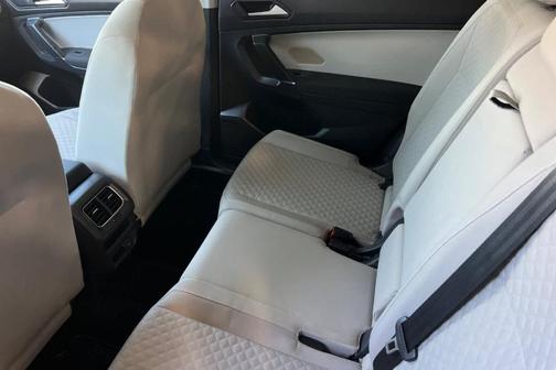 Deep Black Pearl Effect 2018 Volkswagen Tiguan 2.0T S