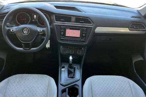 Deep Black Pearl Effect 2018 Volkswagen Tiguan 2.0T S