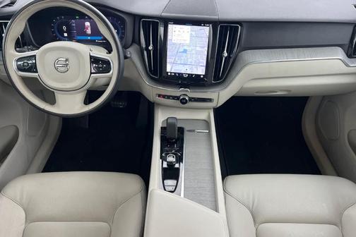 2023 Volvo XC60 B5 Plus Bright Theme