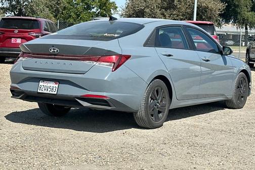 2022 Hyundai ELANTRA SEL