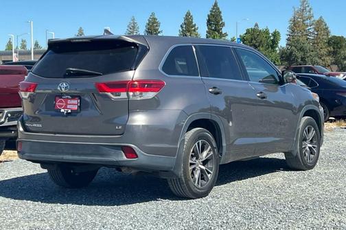Predawn Gray Mica 2018 Toyota Highlander LE Plus