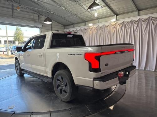 2022 Ford F-150 Lightning LARIAT