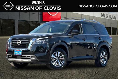 2025 Nissan Pathfinder SL