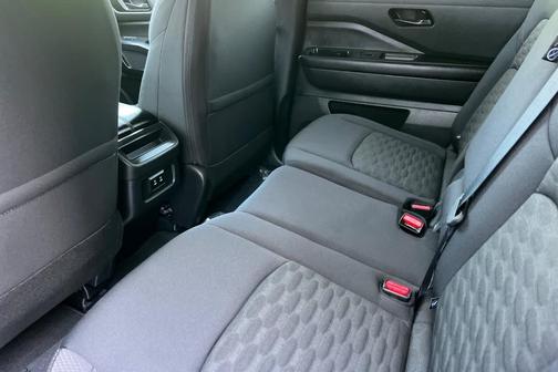 Everest White P 2026 Nissan Pathfinder SV