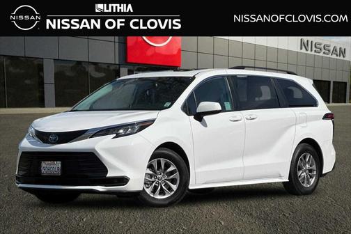2022 Toyota Sienna LE