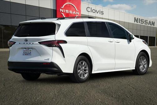 2022 Toyota Sienna LE