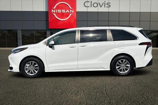 2022 Toyota Sienna LE