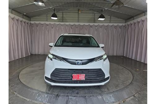 2022 Toyota Sienna LE