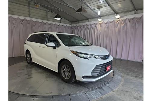 2022 Toyota Sienna LE