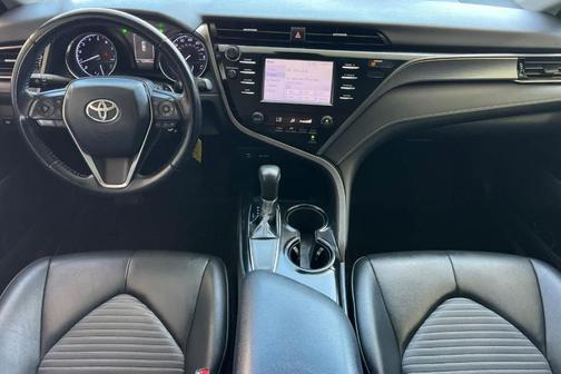 Midnight Black Metallic 2019 Toyota Camry SE