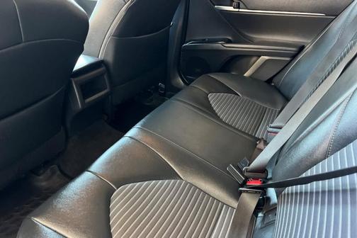 Midnight Black Metallic 2019 Toyota Camry SE