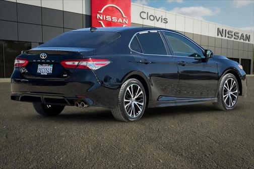 Midnight Black Metallic 2019 Toyota Camry SE