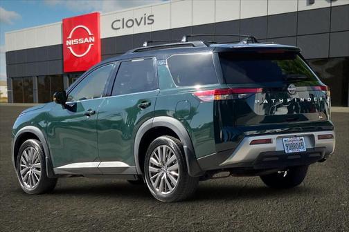 2022 Nissan Pathfinder SL